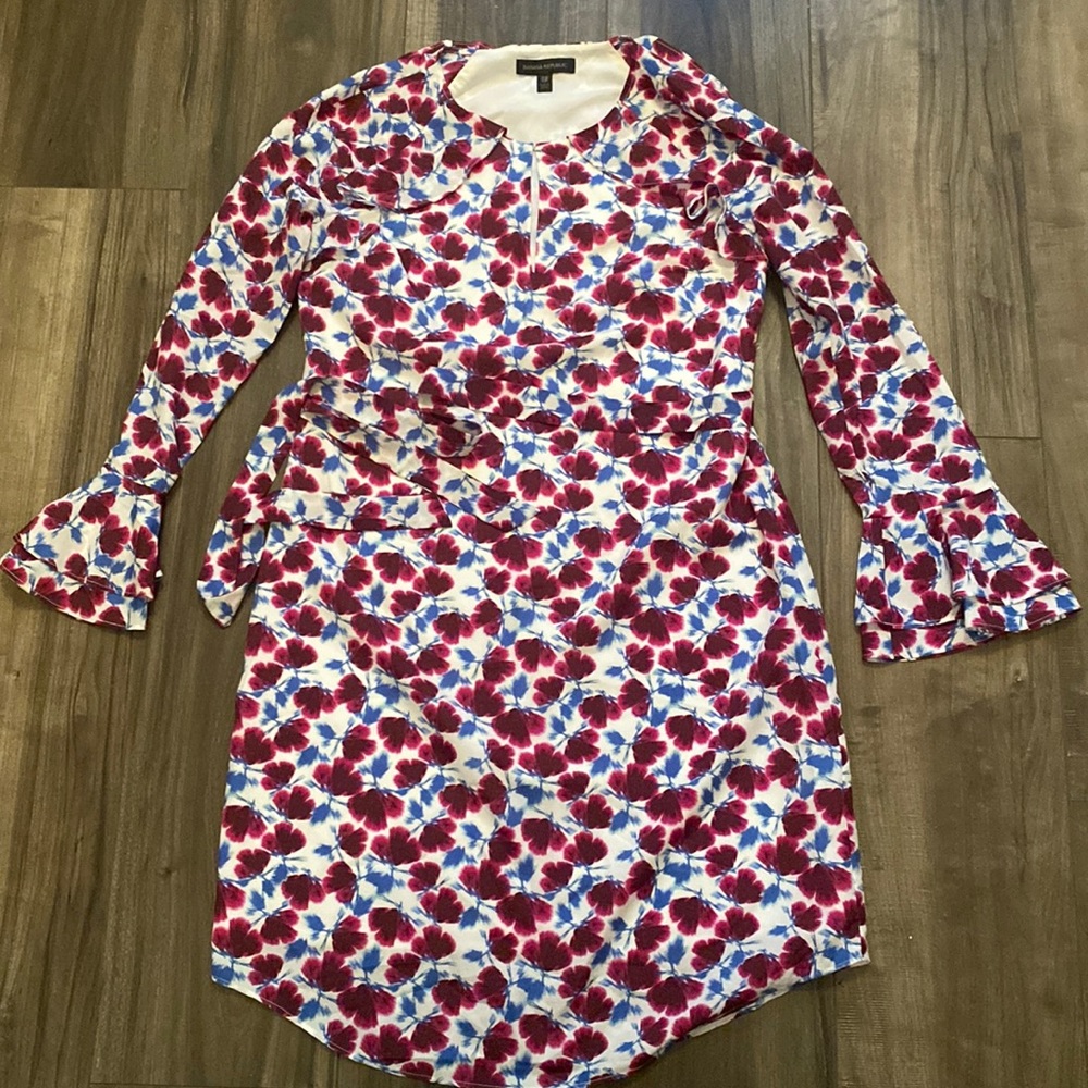 Banana Republic tulip sleeve dress with belt and lining